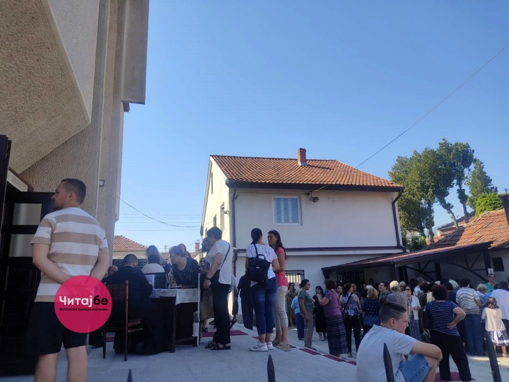 Битолчани го празнуваат денешниот ден посветен на Света Петка во храмот посветен на оваа светителка 11 sveta petka 4