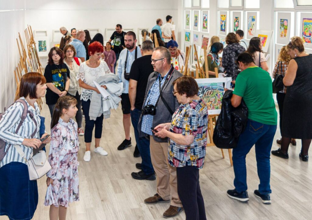 Сребро, бронза и Почесна награда од Детскиот ликовен конкурс „Мал зограф" во Софија за три ученички на ДЛС „Свети Кирил и Методиј" Битола 6 viber image 2024 09 22 10 29 41 817