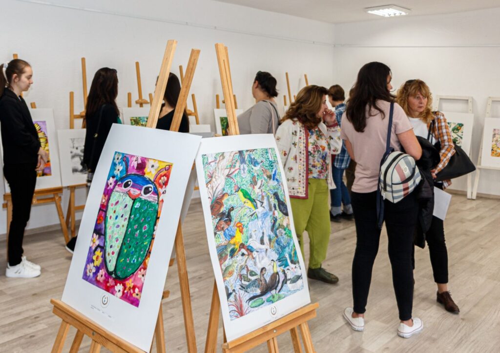 Сребро, бронза и Почесна награда од Детскиот ликовен конкурс „Мал зограф" во Софија за три ученички на ДЛС „Свети Кирил и Методиј" Битола 5 viber image 2024 09 22 10 29 41 851