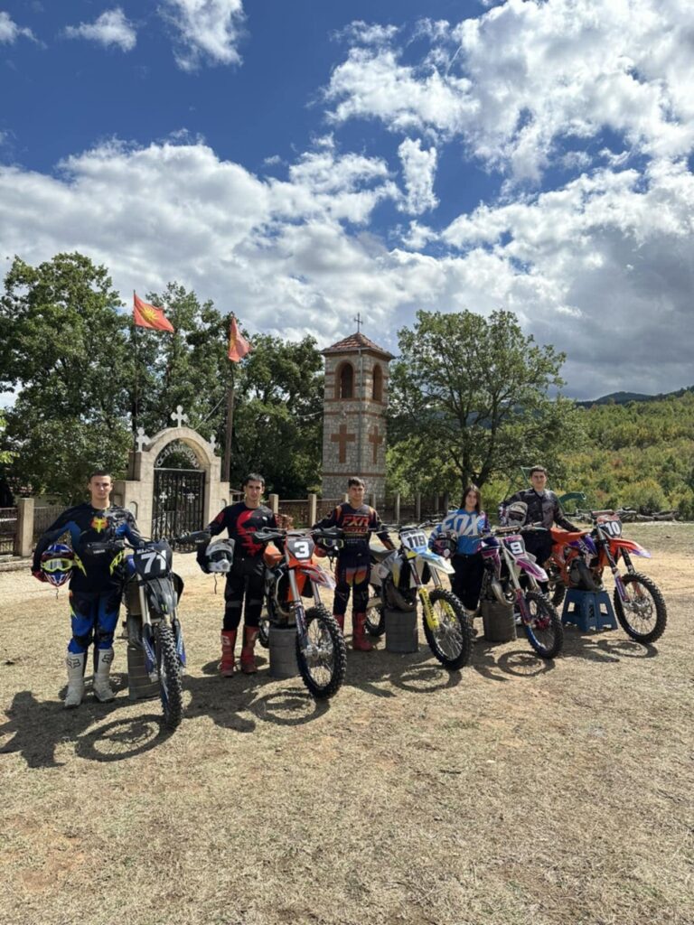 Најдобрите мотоциклисти на 20 октомври во Смолево - „Смолево MX“, државен шампионат во мотокрос 10 93BxdgHl