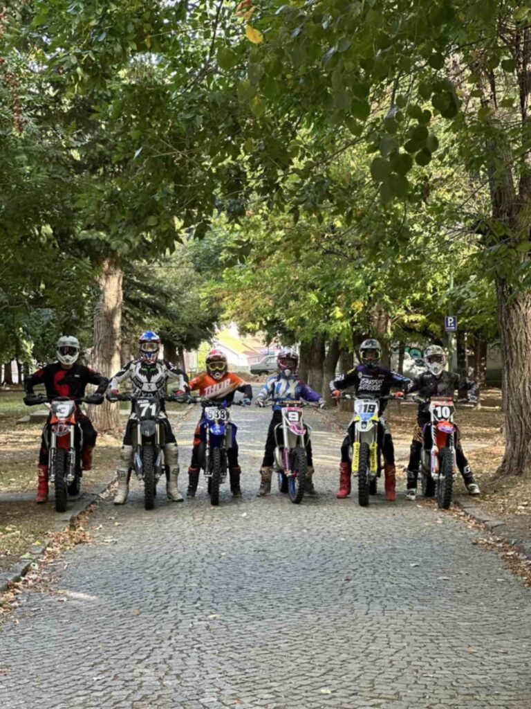 Најдобрите мотоциклисти на 20 октомври во Смолево - „Смолево MX“, државен шампионат во мотокрос 9 sr 9W qx