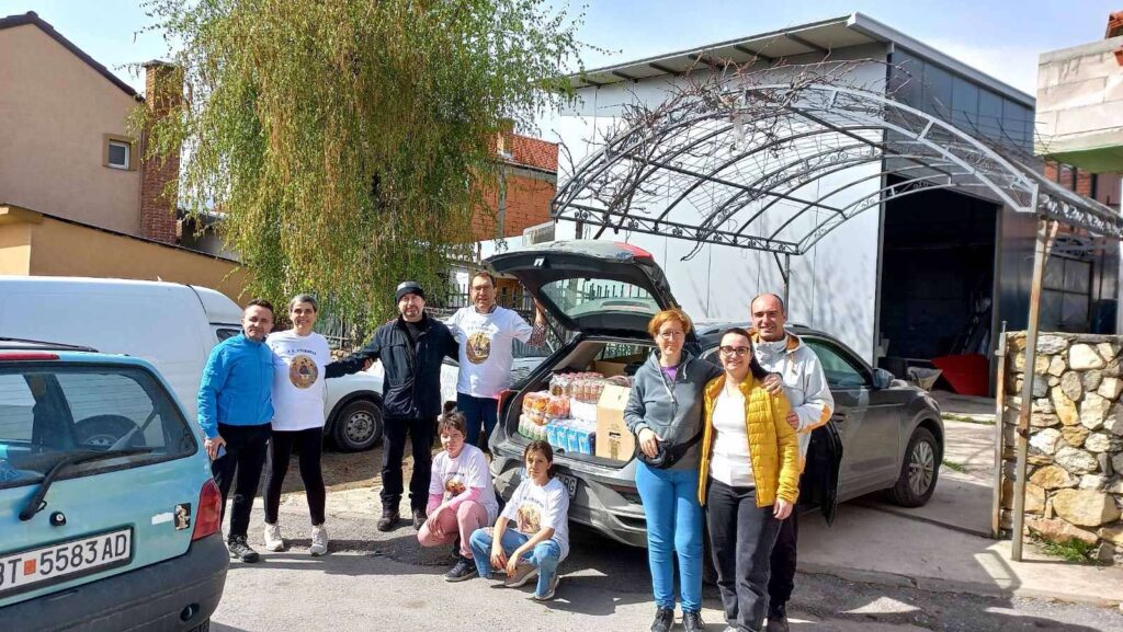 Предбожиќна хуманитарна акција на ХО „Утешител во Битола - „Подари божиќна радост" 3 humanitarna bozik 1