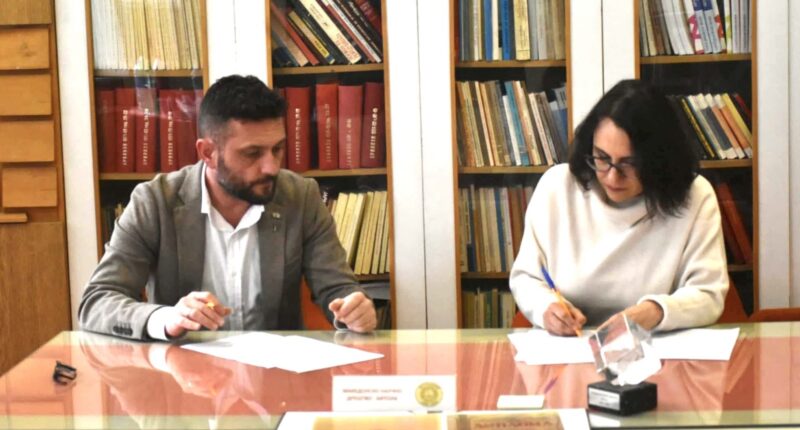 IMG 4d1d0fe4658b49bb5f6110fe68b718b7 V