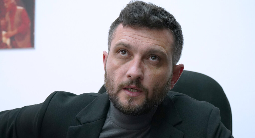 Театарот не смее да биде далечен и неразбирлив - интервју со Васко Мавровски, директор на битолскиот театар 3 Vasko mavrovski 3