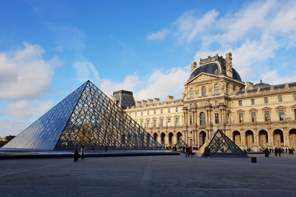 Места кои треба да ги посетите во март 6 louvre 01