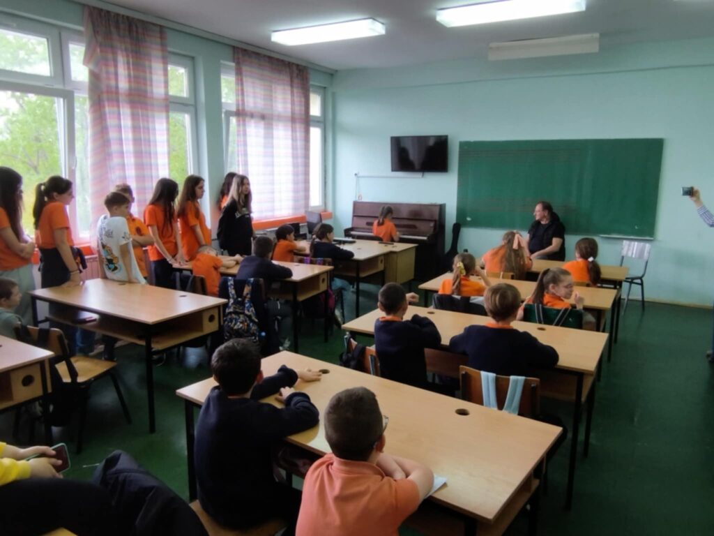 Афирмација на македонската музика во ОУ „Свети Климент Охридски“ – Битола 8 5ff4d871 7846 4cd4 843e 436018d34bfe