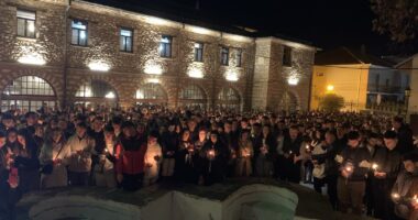 (ВИДЕО) Велигден во храмот „Свети Димитриј Великомаченик“ во Битола 1 r25IQAEAAAAAAAAAAPBsJkgAAauTjWAAAAAASUVORK5CYII=