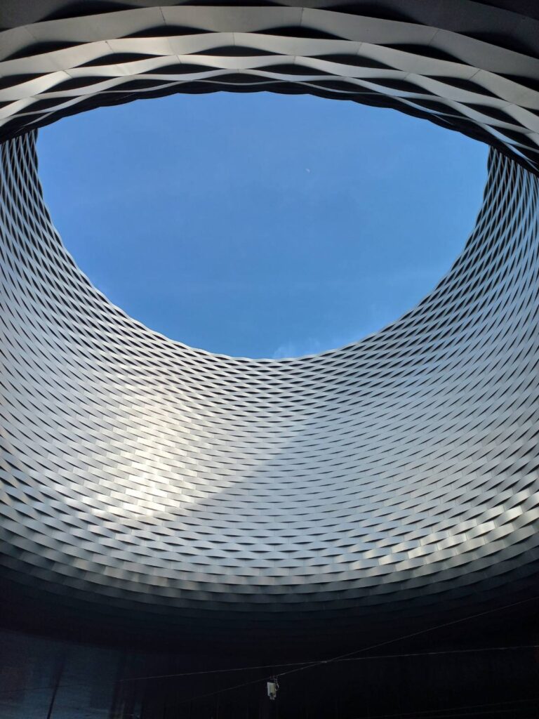 Фоторепортажа од Базел: Градот што зборува со боја и светлина 10 viber image 2025 04 22 13 28 34 961