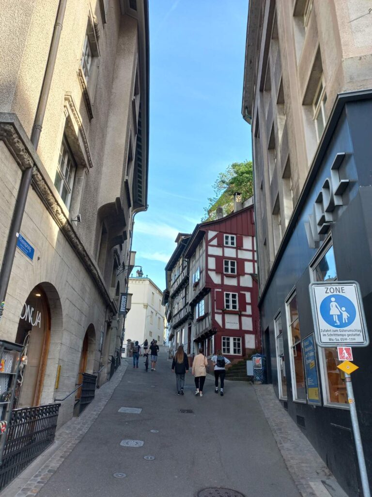 Фоторепортажа од Базел: Градот што зборува со боја и светлина 13 viber image 2025 04 22 13 32 00 817