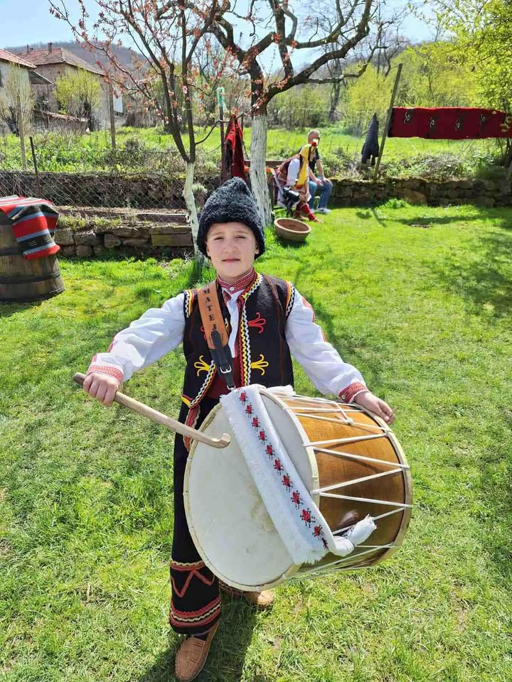 Матеј Здравковски – седумгодишен тапанџија од Битола кој ја освојува музичката сцена 17 508478232 748600717614785 7424914836635245387 n