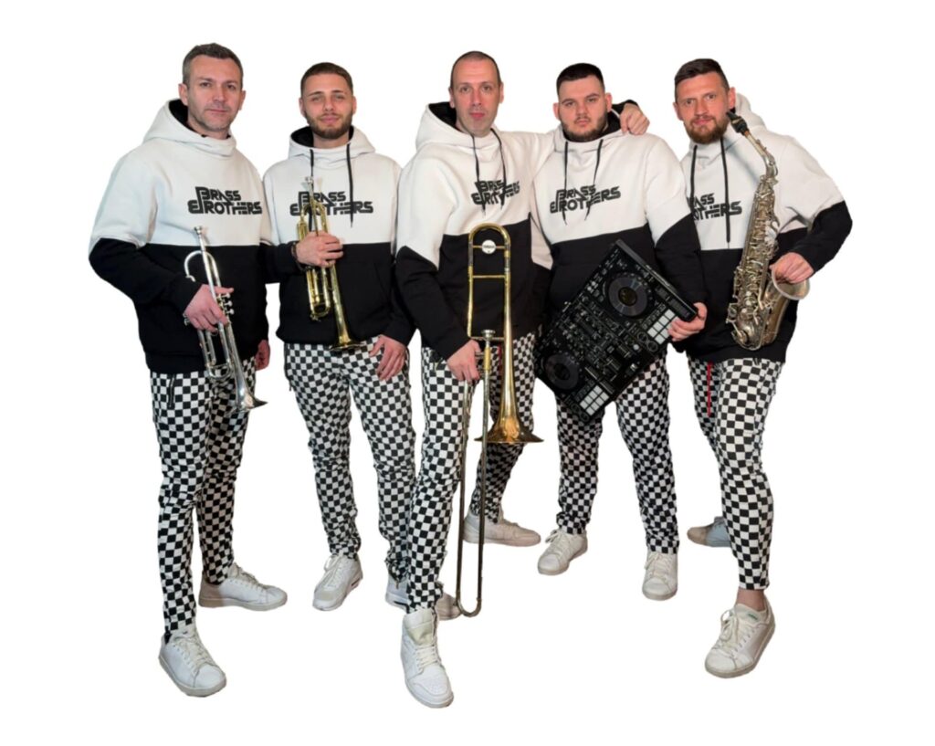 Brass Brothers со нова песна - Move your body 3 BRASS 1