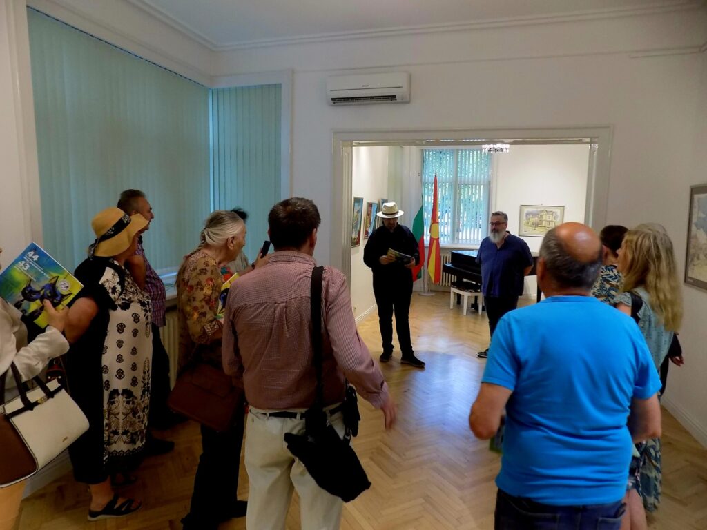 Изложба на 2О дела од „Мал Битолски Монмартр" за 20 години Македонскиот КИЦ во Софија 8 1000007058
