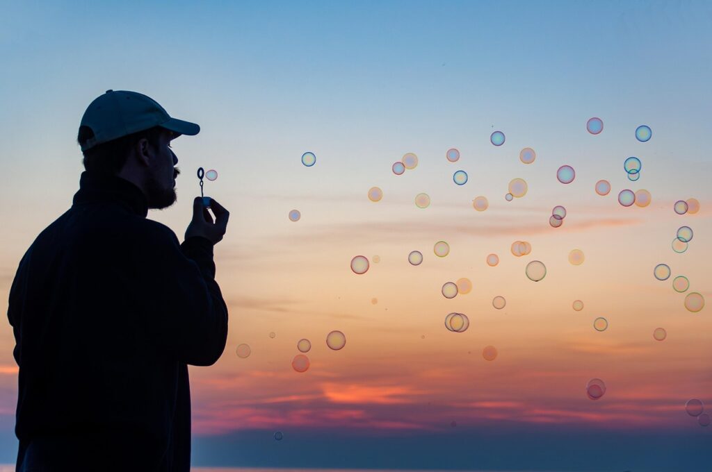 Екарт Тол: Пет лекции за посреќен и посмирен живот 3 soap bubbles 8253276 1280