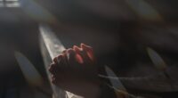 Човек кој е во прелест се чини дека е во непријателство и војна со сите други луѓе 2 gCFUBAADPAAssAAGY1TvFAAAAAElFTkSuQmCC