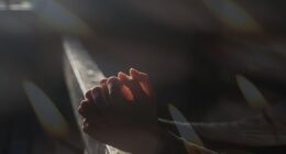 Човек кој е во прелест се чини дека е во непријателство и војна со сите други луѓе 30