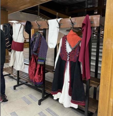 Изложба на стари фотографии од секојдневието на Власите „СЛИКИТЕ СВЕДОЧАТ“ и влашка носија во Битола 8 viber image 2025 09 15 20 54 52 533