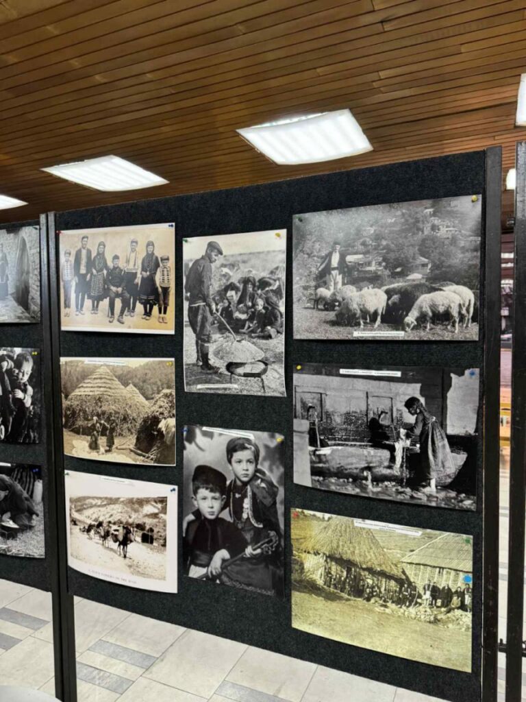 Изложба на стари фотографии од секојдневието на Власите „СЛИКИТЕ СВЕДОЧАТ“ и влашка носија во Битола 6 viber image 2025 09 15 20 54 59 451