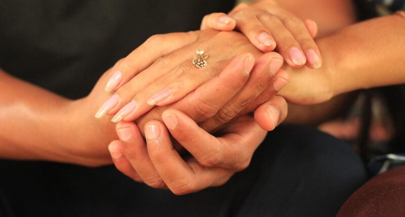 hands 6700891 1280