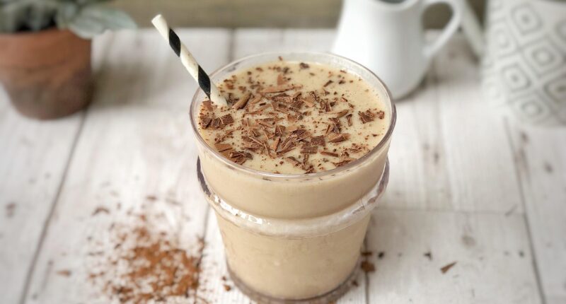 Сникерс смути: здрав десерт во чаша што ќе го обожавате! 1 shake 3927494 1280