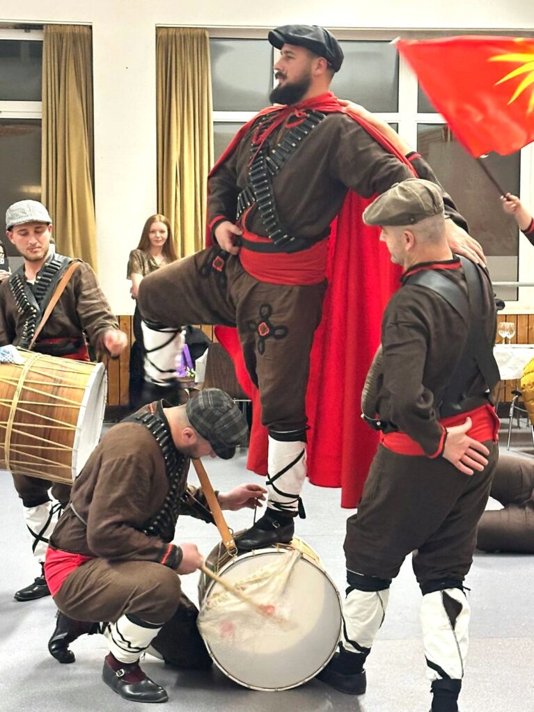 Македонската традиција и музика одекнаа во Нирнберг 4 galop konjanica
