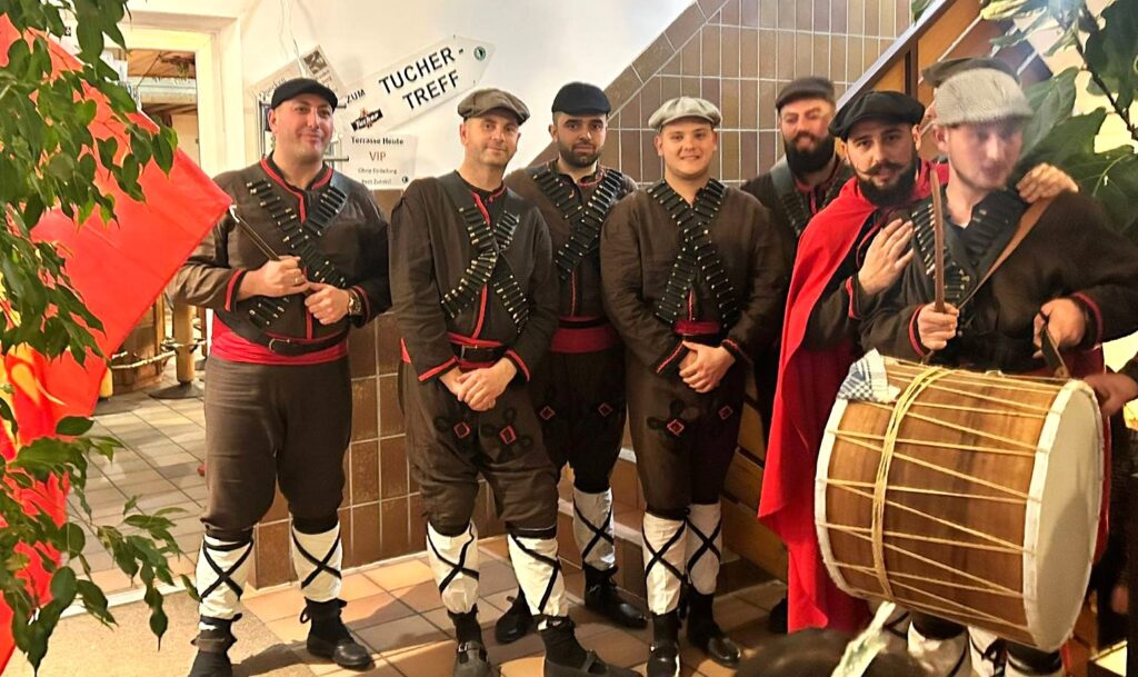 Македонската традиција и музика одекнаа во Нирнберг 3 galop konjanica2