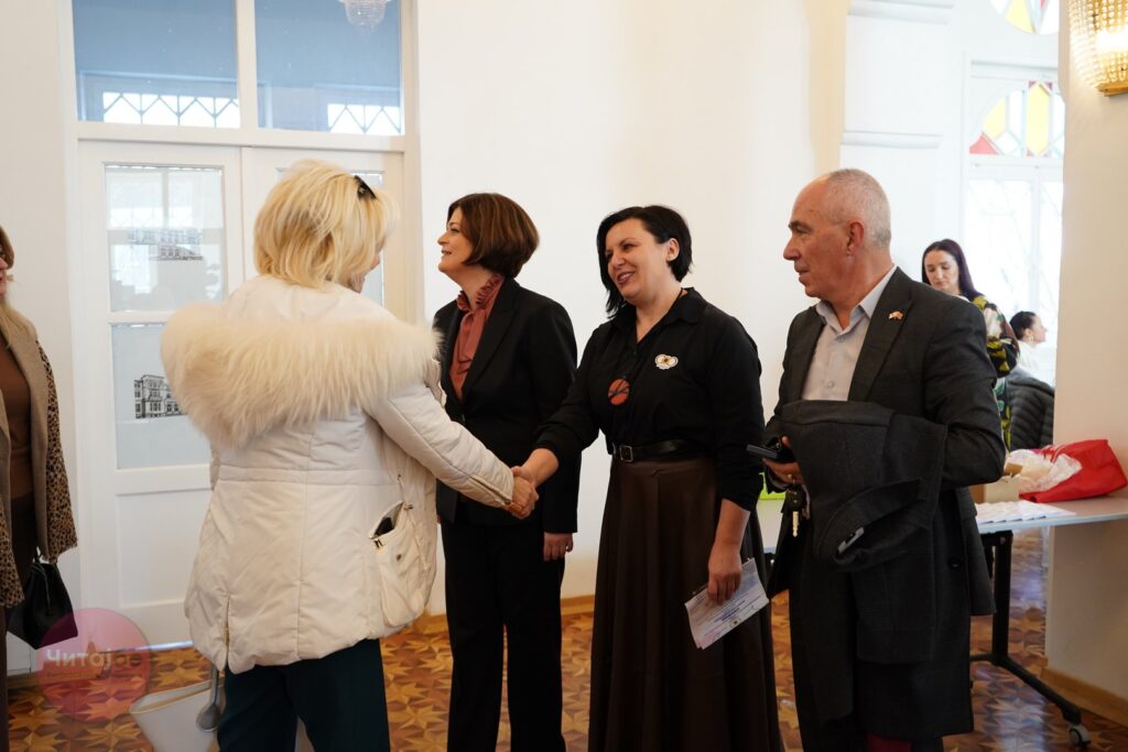 Поддршка и разбирање-Трибина за аутизмот во организација на Невроразлични 19 Невроразлични 16