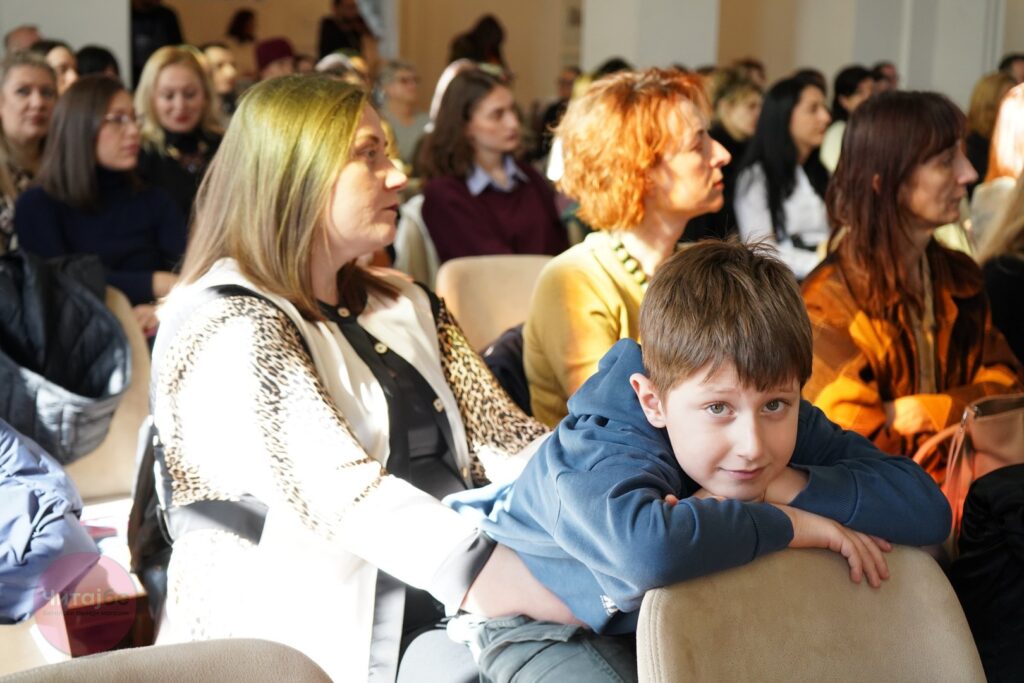 Поддршка и разбирање-Трибина за аутизмот во организација на Невроразлични 36 Невроразлични 34