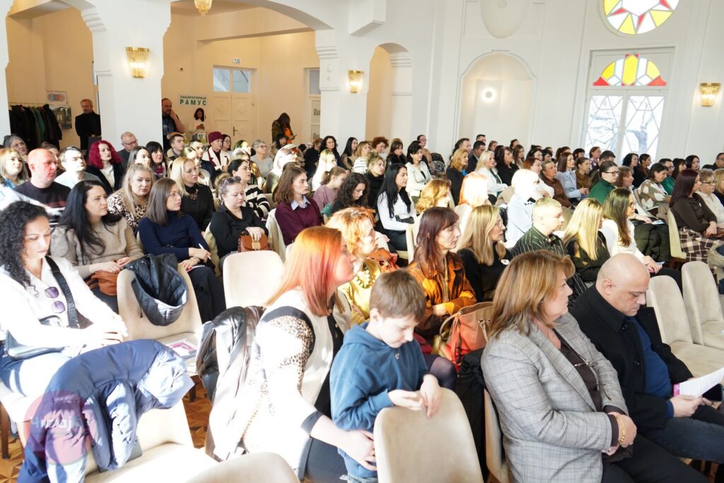 Поддршка и разбирање-Трибина за аутизмот во организација на Невроразлични 38 Невроразлични 35