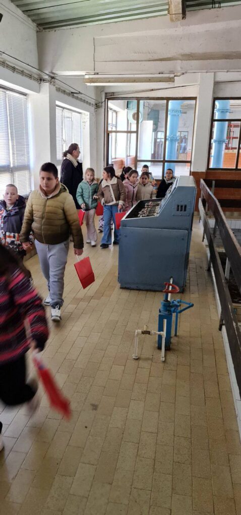 Водата е живот – учениците учеа како да ја заштитиме 6 v7