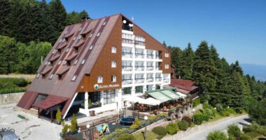 32 години планинска приказна: Хотел Молика – симбол на традиција и доверба 1492 r25IQAEAAAAAAAAAAPBsJkgAAauTjWAAAAAASUVORK5CYII=