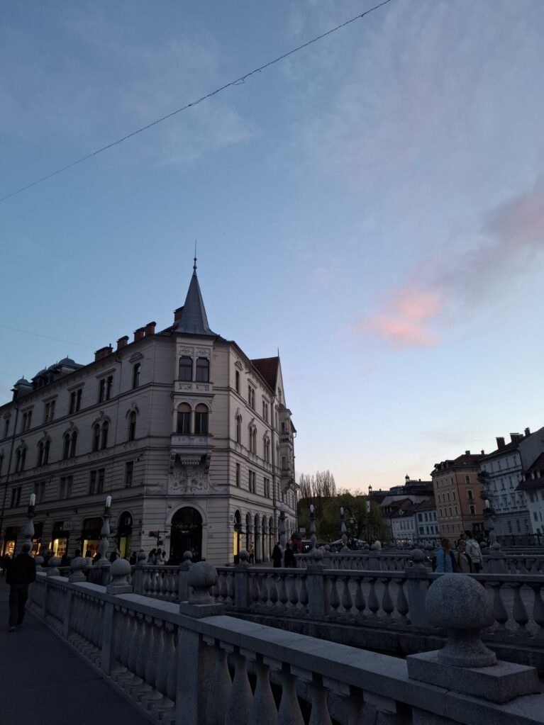 Приказната на Љубљана – градот на мостовите и утринска магла 12 ljubljana 13