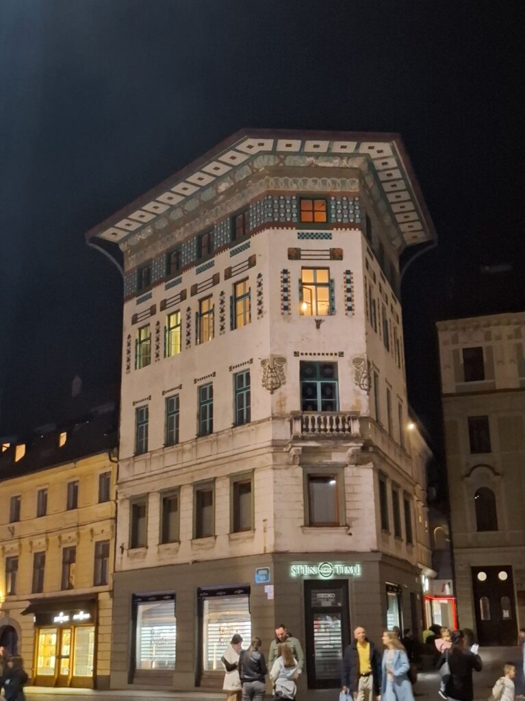 Приказната на Љубљана – градот на мостовите и утринска магла 16 ljubljana 9