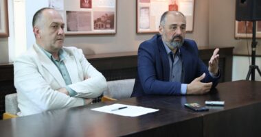 Даниел Хајндс – добитник на „Мостови на Струга“: поезија што копа низ времето и зборот 1431 r25IQAEAAAAAAAAAAPBsJkgAAauTjWAAAAAASUVORK5CYII=