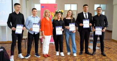 Марија Стојановска најдобар оратор на УКЛО ТРИВИУМ 2026 1435 r25IQAEAAAAAAAAAAPBsJkgAAauTjWAAAAAASUVORK5CYII=