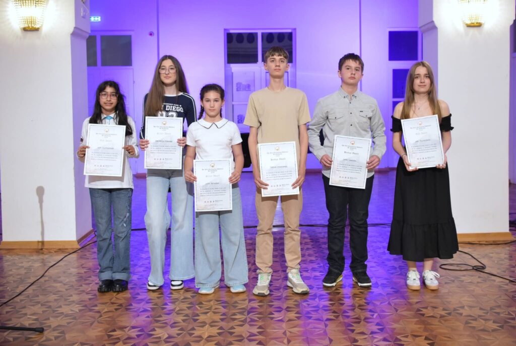 6 медали од Јапонија и 13 признанија од Словенија за учениците на ДЛС „Свети Кирил и Методиј“ Битола 7 japonija nagradi