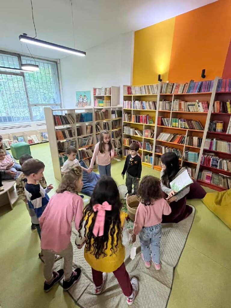 Утринско кафе со Марија – креаторката на „Мама (ми) чита“ 7 ЧИТАЧКИ КЛУБОВИ ВО БРАЌА МИЛАДИНОВЦИ