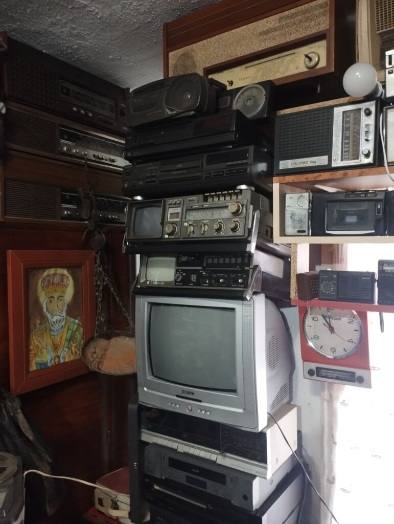 Место каде што спомените оживуваат - приказната за Етно собата „Билјана“ и Аудио и Видео Музејот „Николовски“ 30 muzicka soba 15