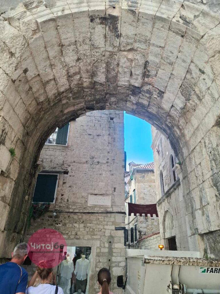 Фоторепортажа од Сплит - меѓу чекорите и морето 6 split 4