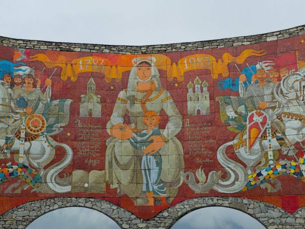 Православна Грузија – меѓу древните храмови и живата вера 4 Руски споменик 5