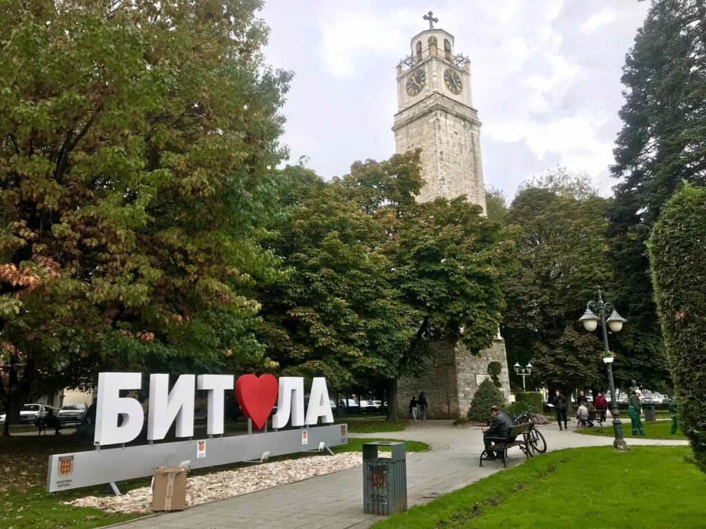 Од „Билјана платно белеше“ до „Битола мој роден крај“: 90 години музичка приказна на Саат-кулата во Битола 7 саат кула знак битола